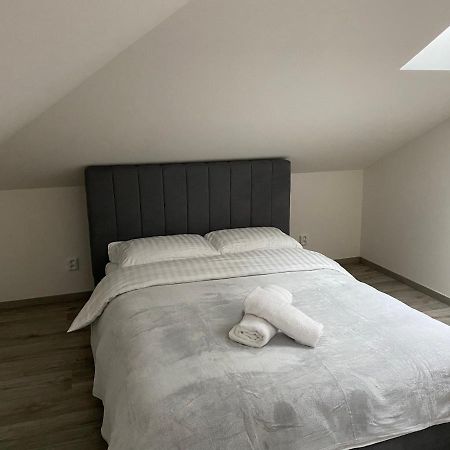Klicperovo 2Kk Appartamento Hradec Králové Esterno foto