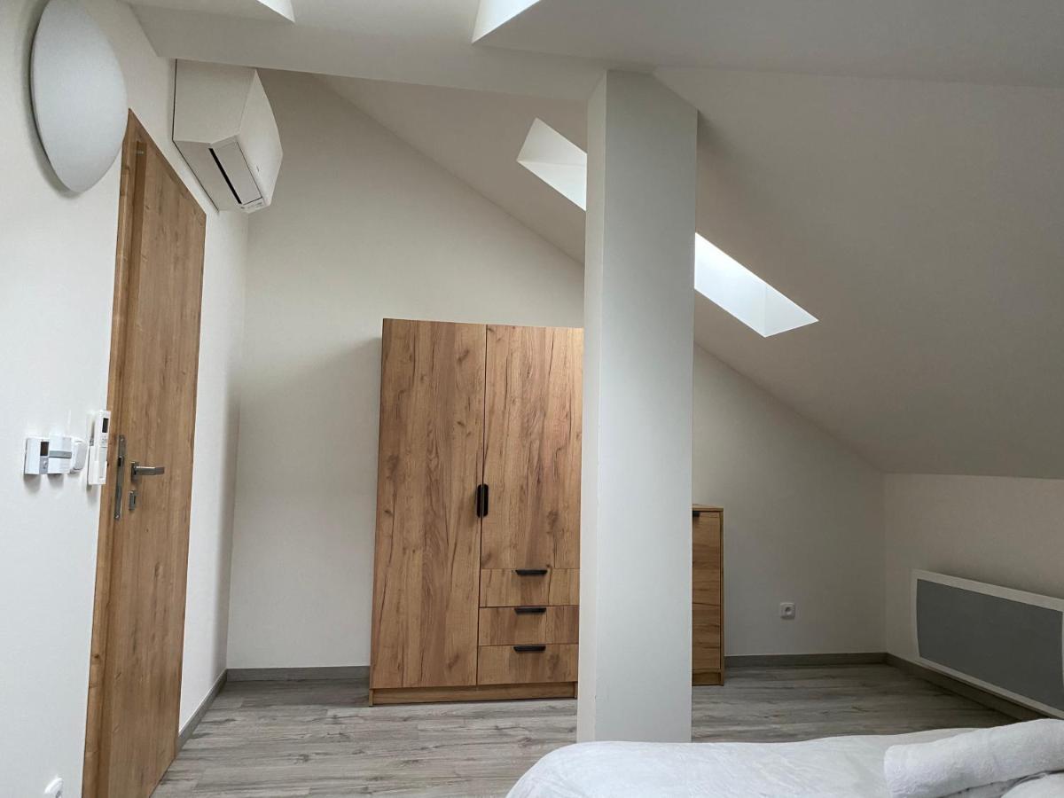Klicperovo 2Kk Appartamento Hradec Králové Esterno foto