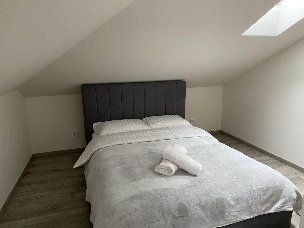 Klicperovo 2Kk Appartamento Hradec Králové Esterno foto
