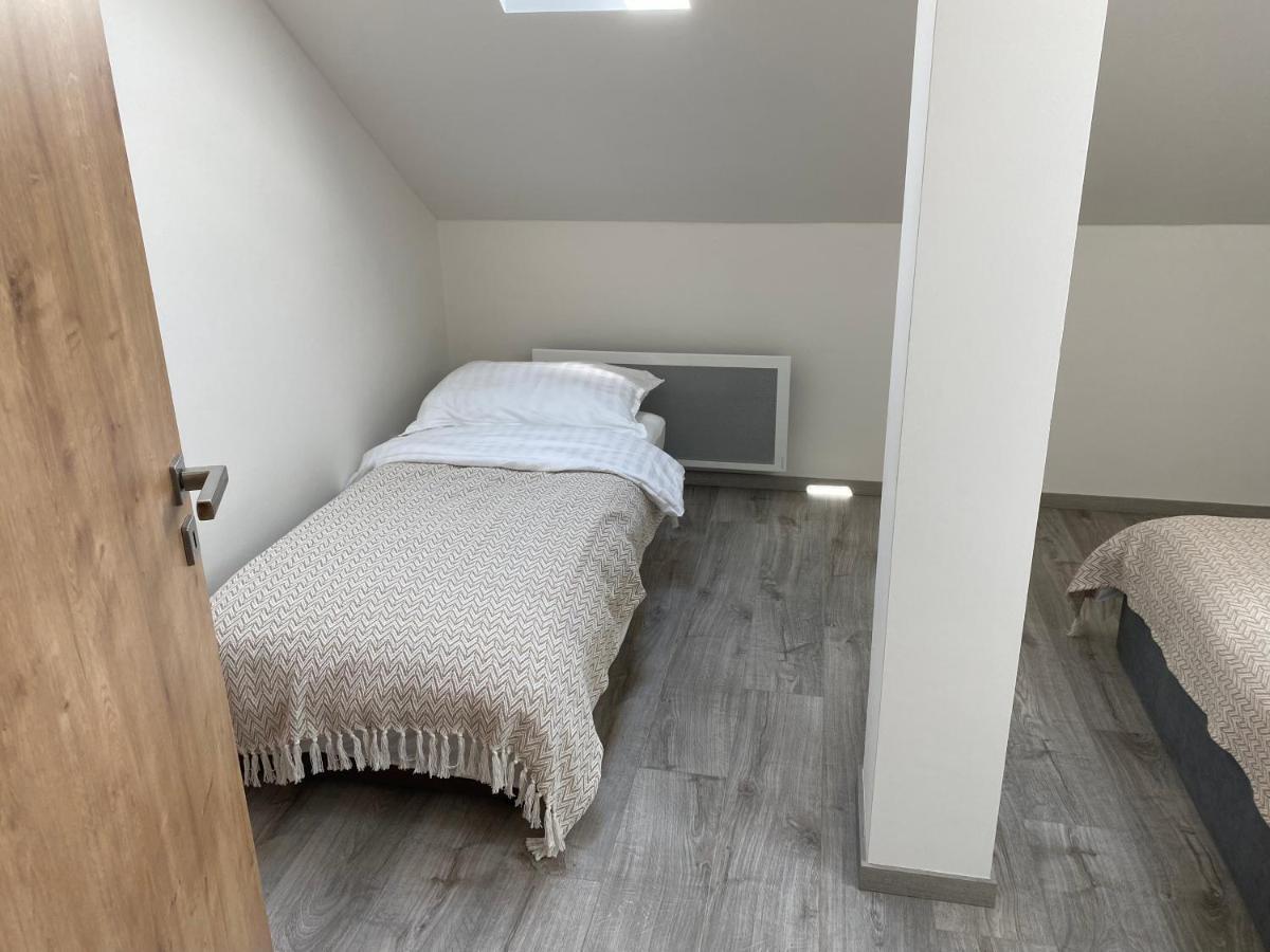 Klicperovo 2Kk Appartamento Hradec Králové Esterno foto